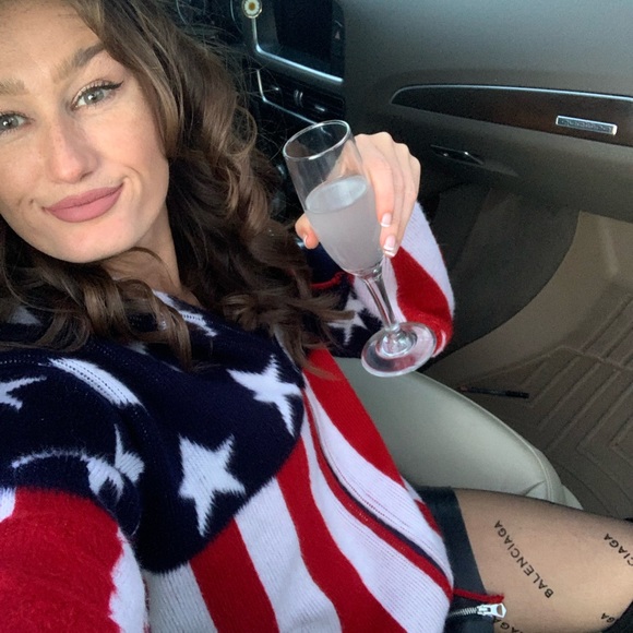 💋👯‍♀️🪄✨🌙Hey Guys! I’m SaraH 💃🏻🥂🙏🏼🇺🇸❤️‍🔥🙌🏽 - Picture 1 of 17